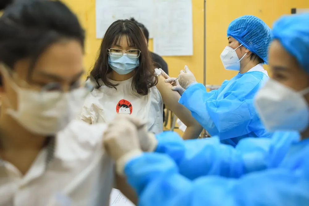 Tiêm vaccine ngừa Covid-19 cho học sinh. Ảnh: QUANG PHÚC
