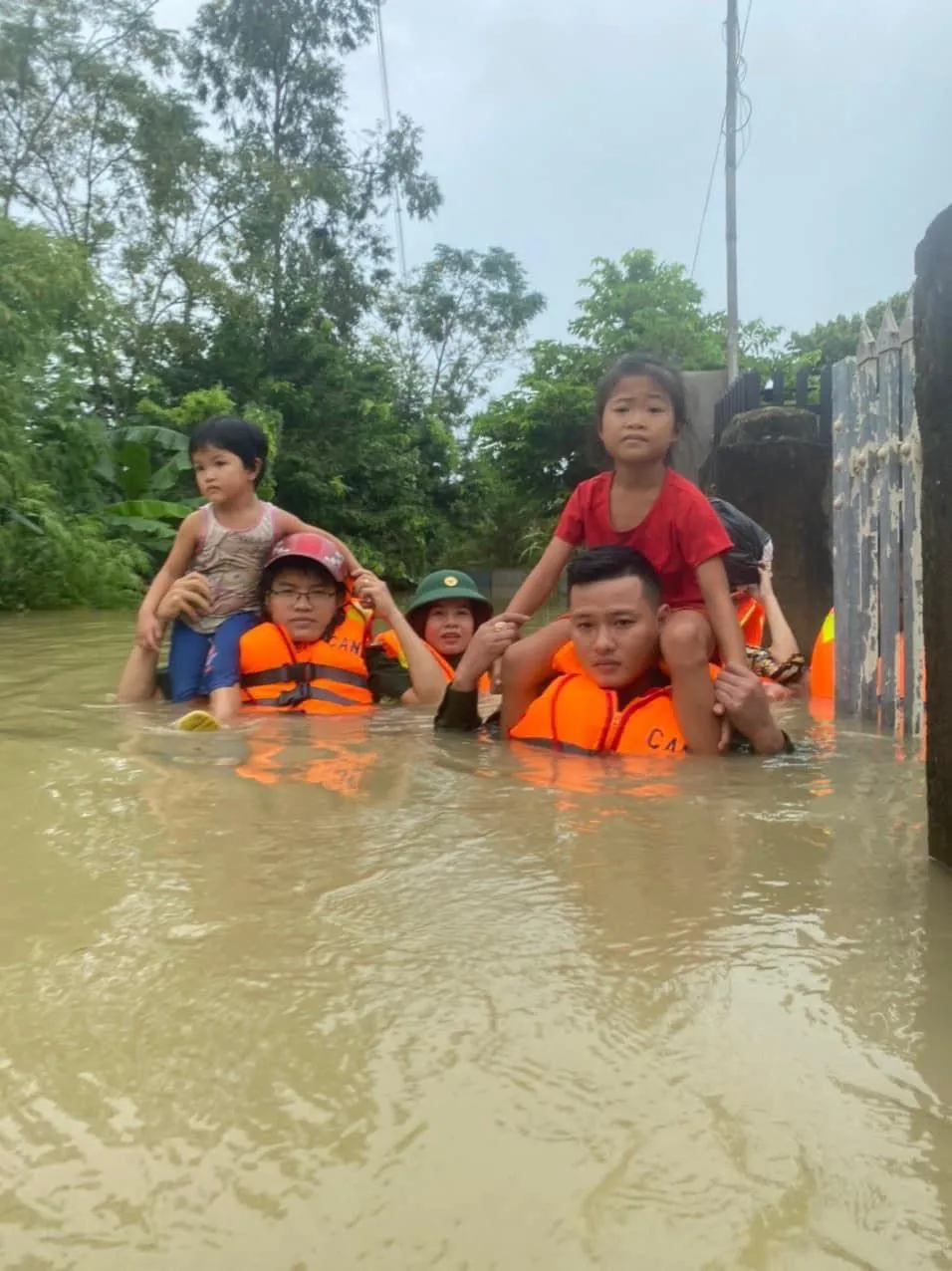  Thủ tướng yêu cầu tập trung khắc phục hậu quả bão số 4 và chủ động ứng phó thiên tai ảnh 2