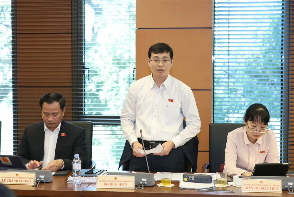 Đại biểu Quốc hội TPHCM: Dự toán thu ngân sách năm 2023 quá sức với TPHCM? ảnh 1