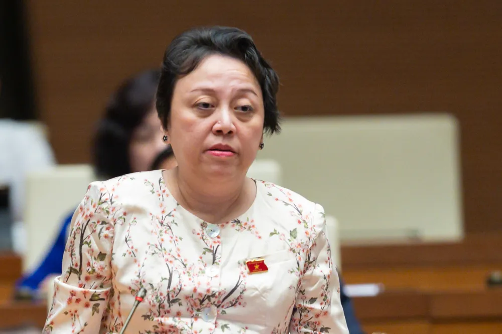 Cán bộ y tế lo nguy cơ bị xử lý cả hành chính lẫn hình sự ảnh 1