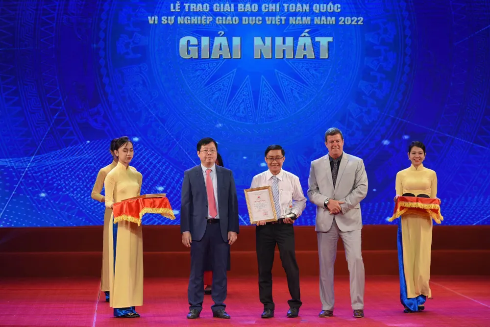  Tác phẩm “Học sinh miền Nam - Một thời để nhớ” đoạt giải đặc biệt giải báo chí về giáo dục  ​ ảnh 2