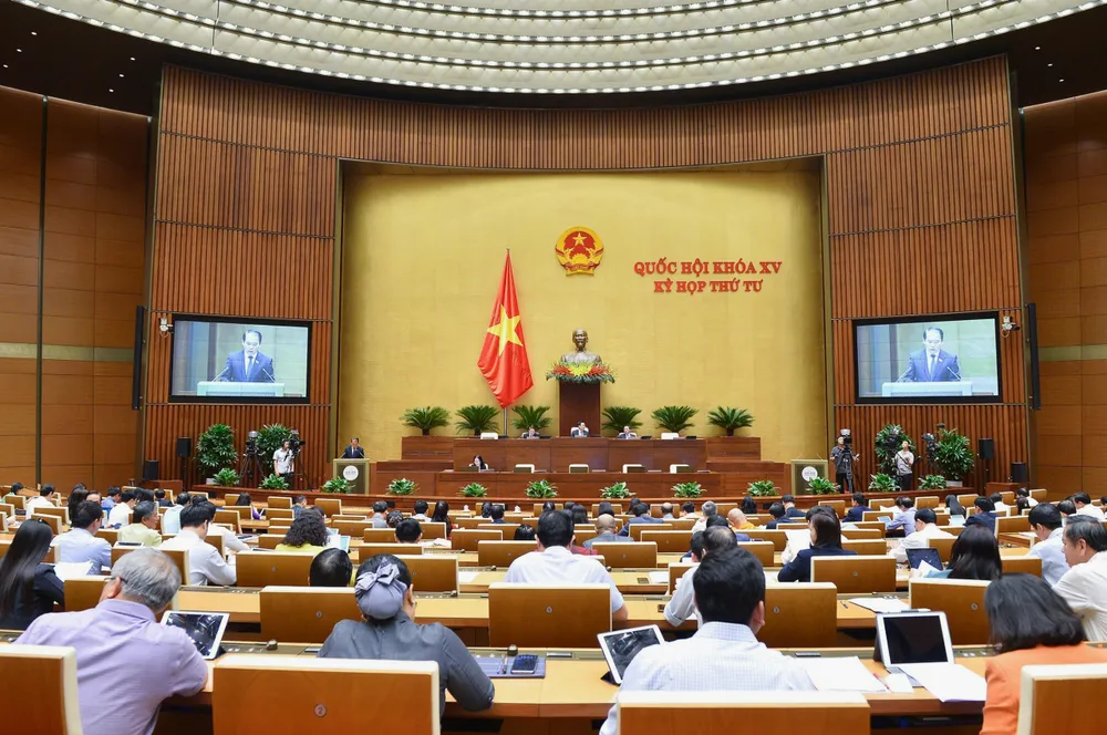 Quốc hội quyết nghị từ ngày 1-7-2023: Tăng lương cơ sở cho công chức, viên chức lên mức 1,8 triệu đồng/tháng ảnh 1