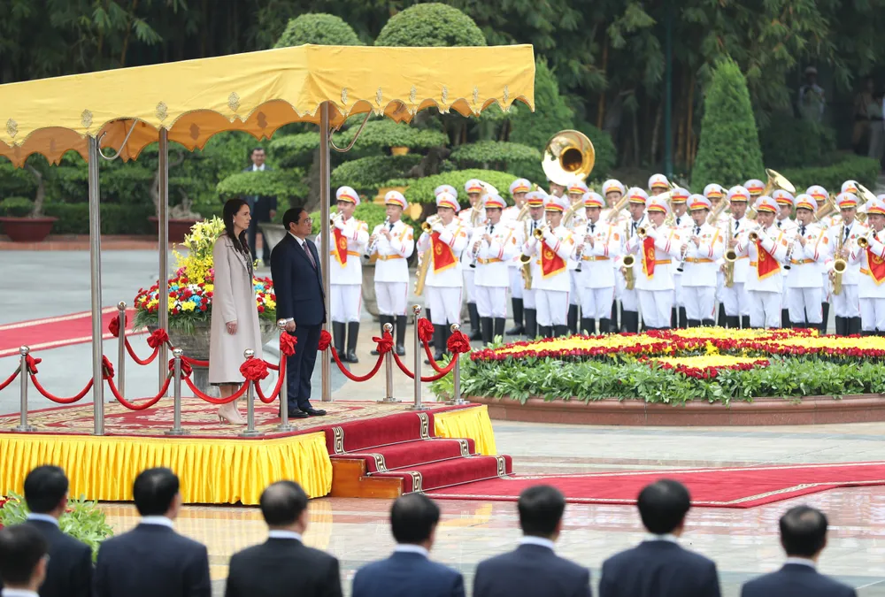 Thủ tướng Phạm Minh Chính chủ trì lễ đón chính thức Thủ tướng New Zealand Jacinda Ardern  ảnh 3