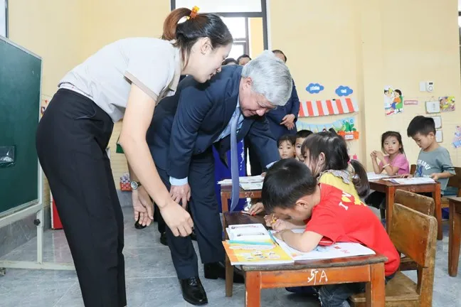 Tiếp tục lắng nghe tâm tư, nguyện vọng của các thầy cô để điều chỉnh chính sách phù hợp ảnh 4