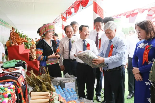 Tiếp tục lắng nghe tâm tư, nguyện vọng của các thầy cô để điều chỉnh chính sách phù hợp ảnh 3