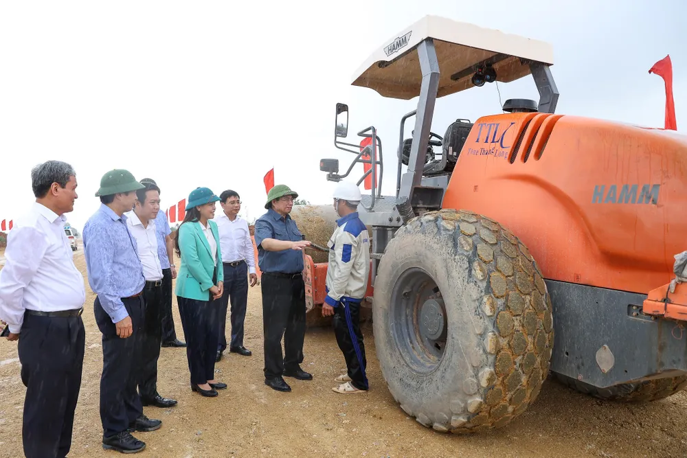 Thủ tướng Phạm Minh Chính phát động phong trào thi đua đặc biệt phát triển kết cấu hạ tầng ​ ảnh 5