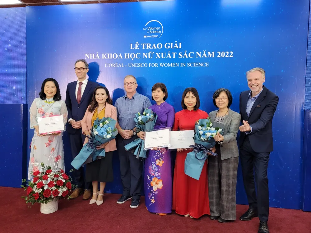 Trao giải thưởng “Nhà Khoa học nữ xuất sắc năm 2022” cho 3 nhà khoa học nữ  ​ ảnh 2