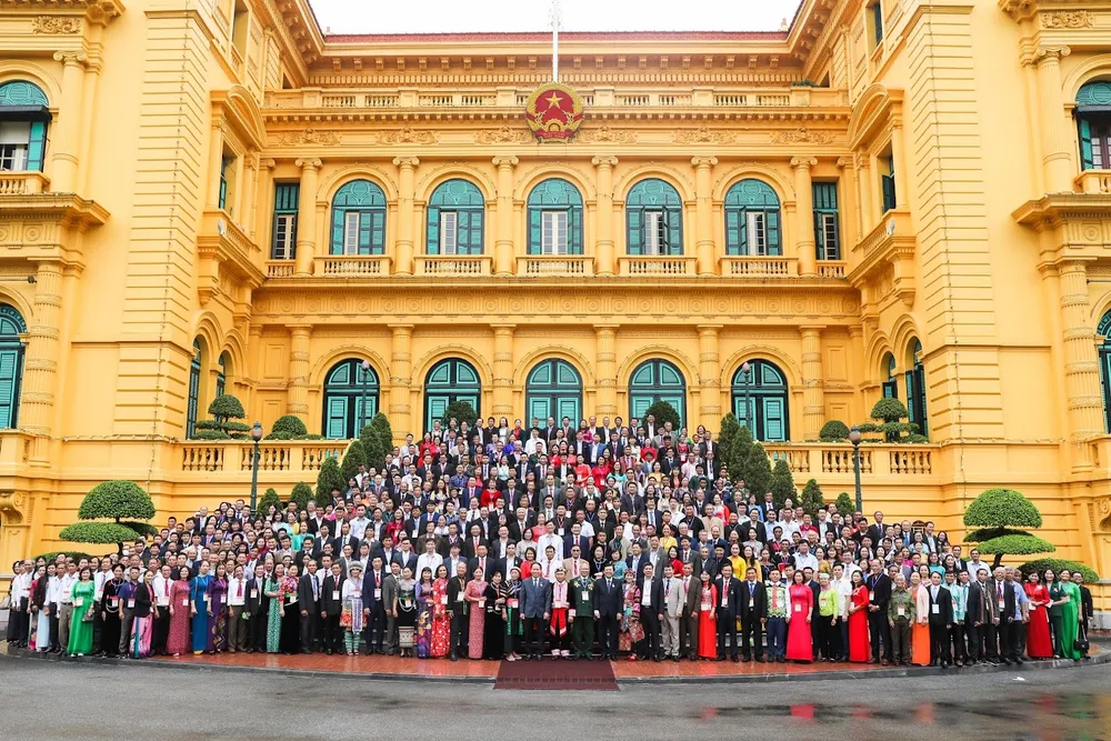 299 cán bộ mặt trận tiêu biểu toàn quốc giai đoạn 2017-2022 được tôn vinh tại Hà Nội ảnh 3