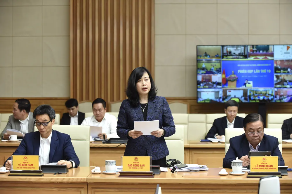 Bộ trưởng Bộ Y tế Đào Hồng Lan báo cáo tại phiên họp. Ảnh: VIẾT CHUNG