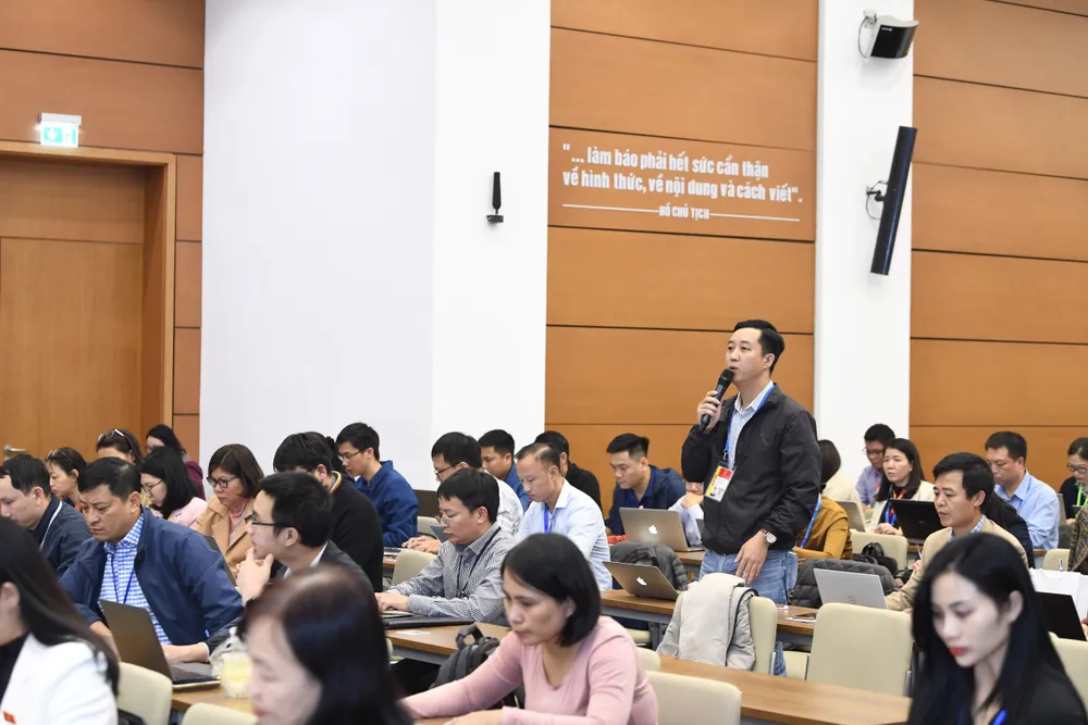 Đông đảo phóng viên tham gia họp báo. Ảnh: QUANG PHÚC