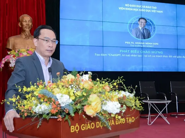 Thứ trưởng Bộ GD-ĐT Hoàng Minh Sơn phát biểu tại tọa đàm Thứ trưởng Bộ GD-ĐT Hoàng Minh Sơn phát biểu tại tọa đàm