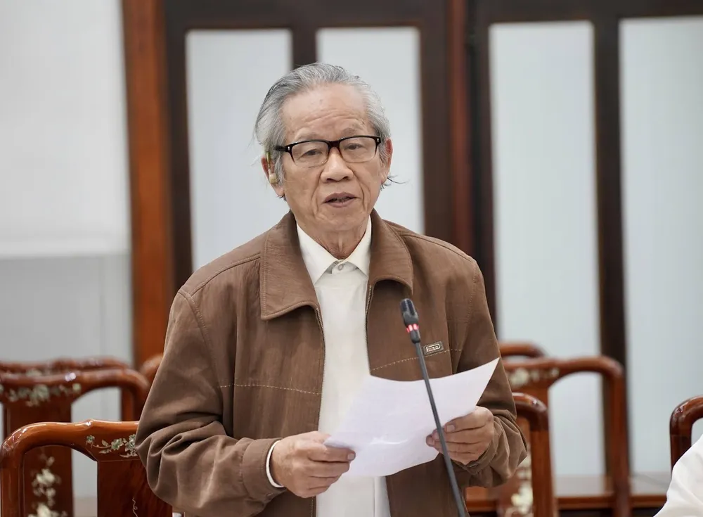 PGS-TS Phạm Hữu Tiến phát biểu