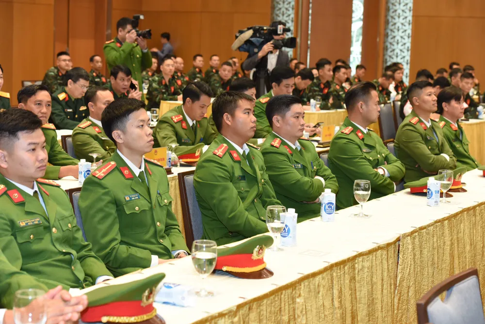 Các đồng chí trực tiếp tham gia cứu nạn, cứu hộ tại Thổ Nhĩ Kỳ. Ảnh: VIẾT CHUNG