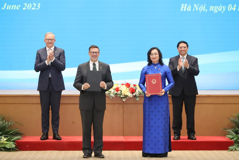 Bộ Công thương Việt Nam và Bộ Ngoại giao và Thương mại Australia trao đổi Bản ghi nhớ hợp tác về thành lập Đối thoại cấp Bộ trưởng về thương mại hai nước. Ảnh: QUANG PHÚC