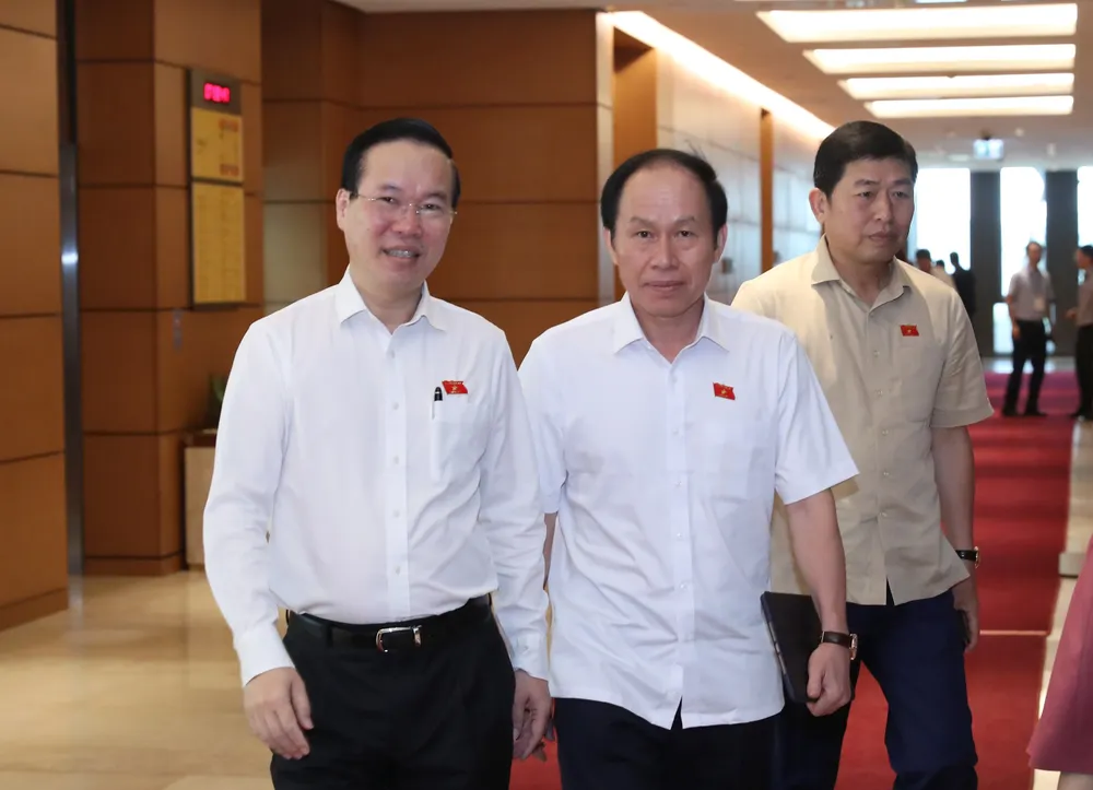 Các ĐB tới dự phiên chất vấn sáng 8-6. Ảnh: QUANG PHÚC