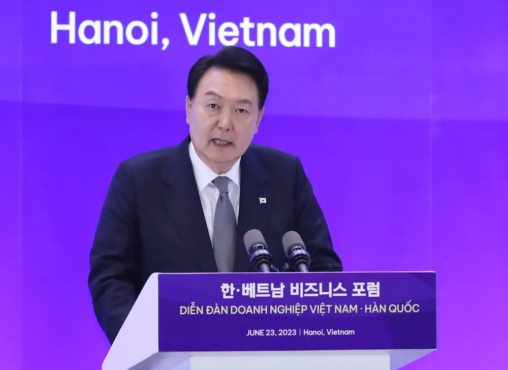 Tổng thống Hàn Quốc Yoon Suk Yeol phát biểu tại Diễn đàn doanh nghiệp Việt Nam - Hàn Quốc, chiều 23-6. Ảnh QUANG PHÚC