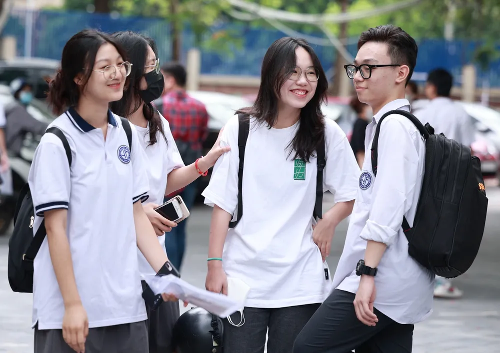 Sáng 28-6, thí sinh làm bài thi môn Ngữ văn kỳ thi tốt nghiệp THPT năm 2023 ảnh 10