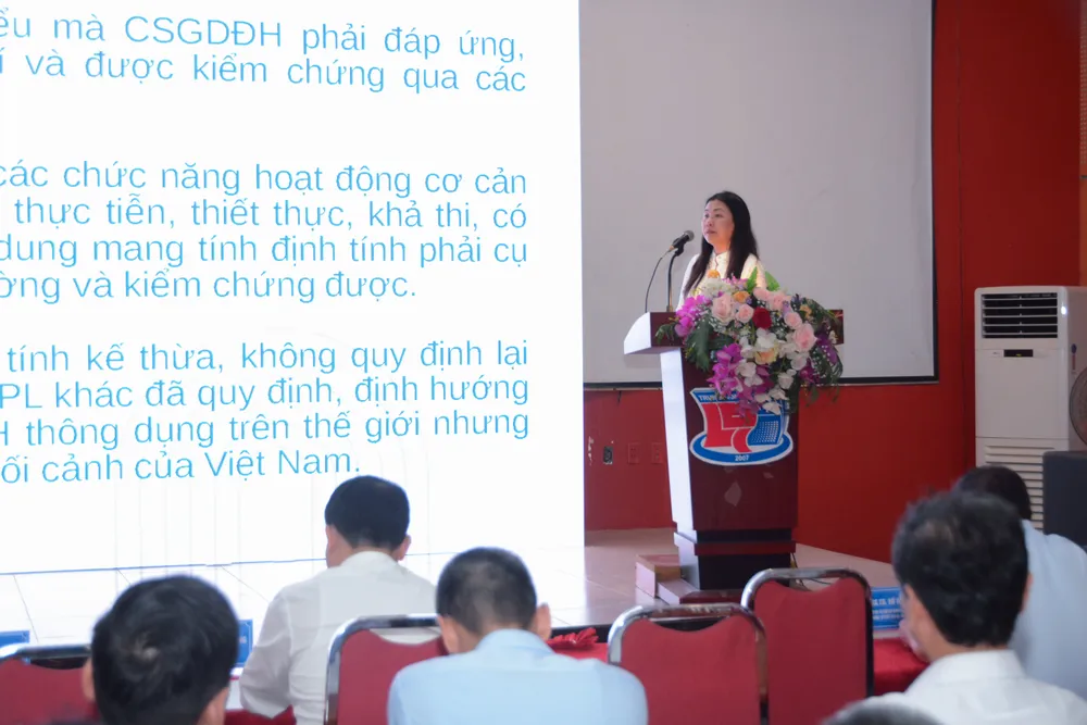 Bà Nguyễn Thị Thu Thủy, Phó Vụ trưởng Vụ GDĐH, Bộ GD-ĐT, phát biểu tại tọa đàm Bà Nguyễn Thị Thu Thủy, Phó Vụ trưởng Vụ GDĐH, Bộ GD-ĐT, phát biểu tại tọa đàm