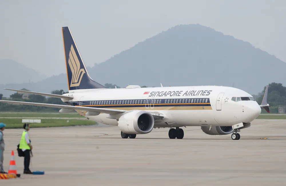 Chiều 27-8, chuyên cơ chở Thủ tướng Singapore Lý Hiển Long đã đến Hà Nội, đánh dấu chuyến thăm chính thức lần thứ 5 của ông đến Việt Nam trên cương vị Thủ tướng. Ảnh: QUANG PHÚC