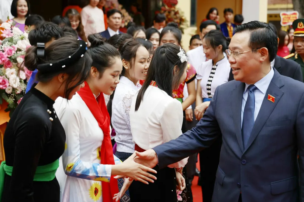 Chủ tịch Quốc hội Vương Đình Huệ dự lễ khai giảng năm học 2023 - 2024 tại Trường Hữu nghị T78, huyện Phúc Thọ, Hà Nội. Ảnh VIẾT CHUNG