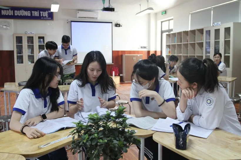 Học sinh Hà Nội trong giờ học tại thư viện