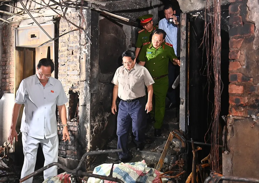 Thủ tướng Chính phủ thị sát vụ cháy chung cư mini Khương Hạ (Hà Nội) làm 56 người thiệt mạng Thủ tướng Chính phủ thị sát vụ cháy chung cư mini Khương Hạ (Hà Nội) làm 56 người thiệt mạng