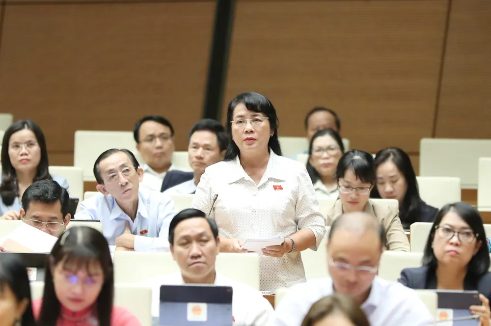 Đại biểu Trần Kim Yến (TPHCM) chất vấn sáng 7-11. Ảnh: QUANG PHÚC