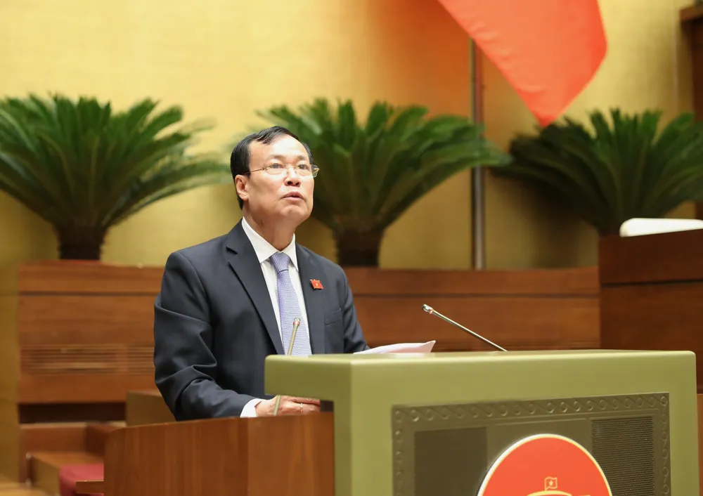 Chủ nhiệm Ủy ban Quốc phòng và An ninh của Quốc hội Lê Tấn Tới trình bày các báo cáo thẩm tra dự án luật, sáng 10-11 Ảnh: QUANG PHÚC Chủ nhiệm Ủy ban Quốc phòng và An ninh của Quốc hội Lê Tấn Tới trình bày các báo cáo thẩm tra dự án luật, sáng 10-11 Ảnh: QUANG PHÚC