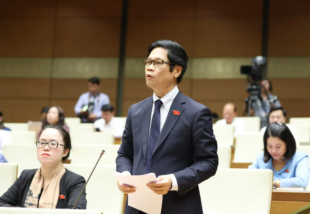 Đại biểu Vũ Tiến Lộc (Hà Nội) phát biểu tại phiên họp chiều 20-11. Ảnh: QUANG PHÚC Đại biểu Vũ Tiến Lộc (Hà Nội) phát biểu tại phiên họp chiều 20-11. Ảnh: QUANG PHÚC