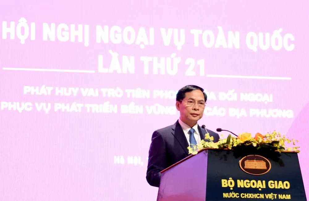 bo-truong-ngoai-giao-bui-thanh-son-phat-bieu-khai-mac-hoi-nghi-ngoai-vu-toan-quoc-lan-thu-21-viet-chung-1433.jpg