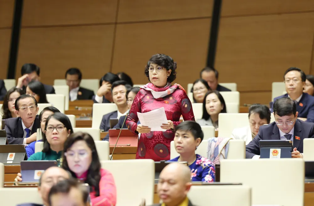 dong-chi-to-thi-bich-chau-phat-bieu-thao-luan-tai-ky-hop-bat-thuong-lan-thu-5-quoc-hoi-khoa-xv-9529.jpg