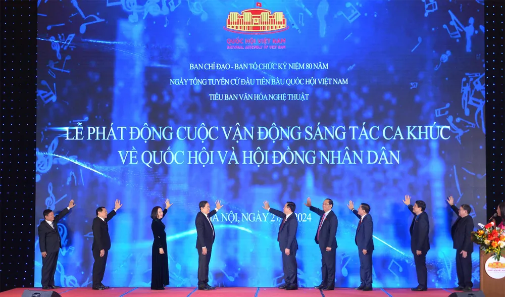 Chủ tịch Quốc hội Vương Đình Huệ cùng các đại biểu ấn nút chính thức phát động cuộc vận động