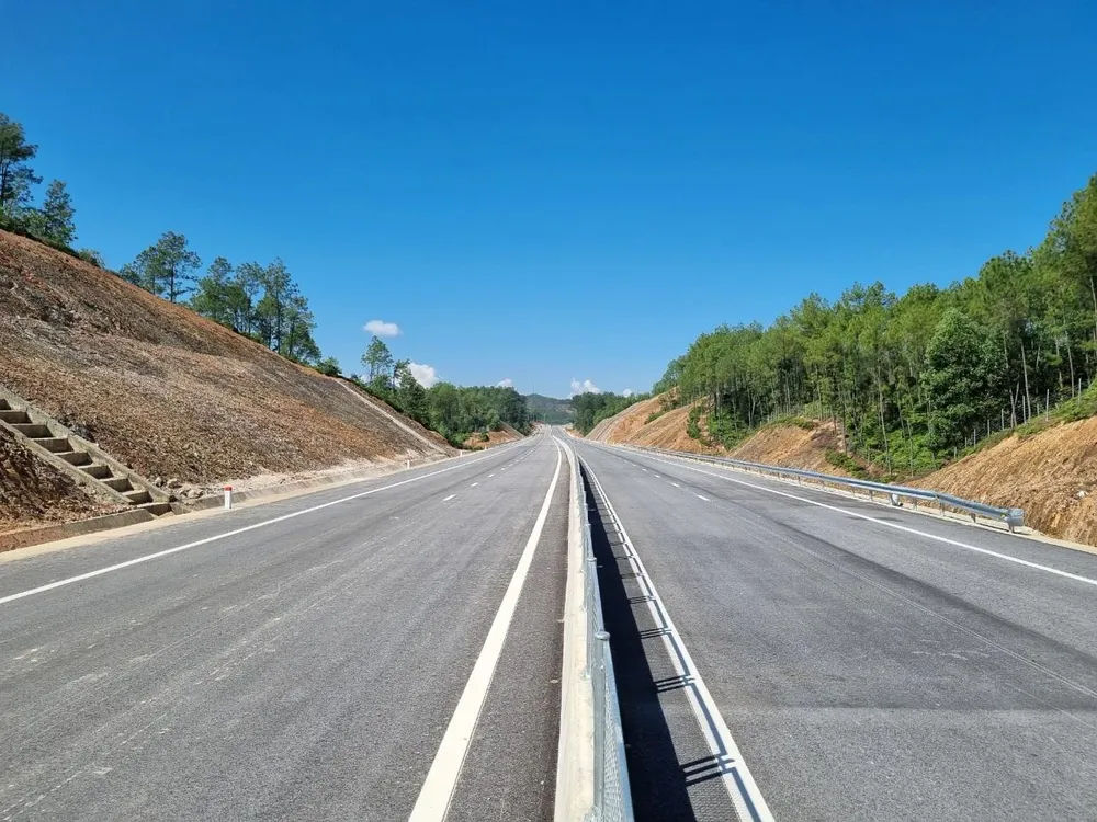 Một số tuyến đường bộ cao tốc mới chỉ có quy mô 2 làn xe