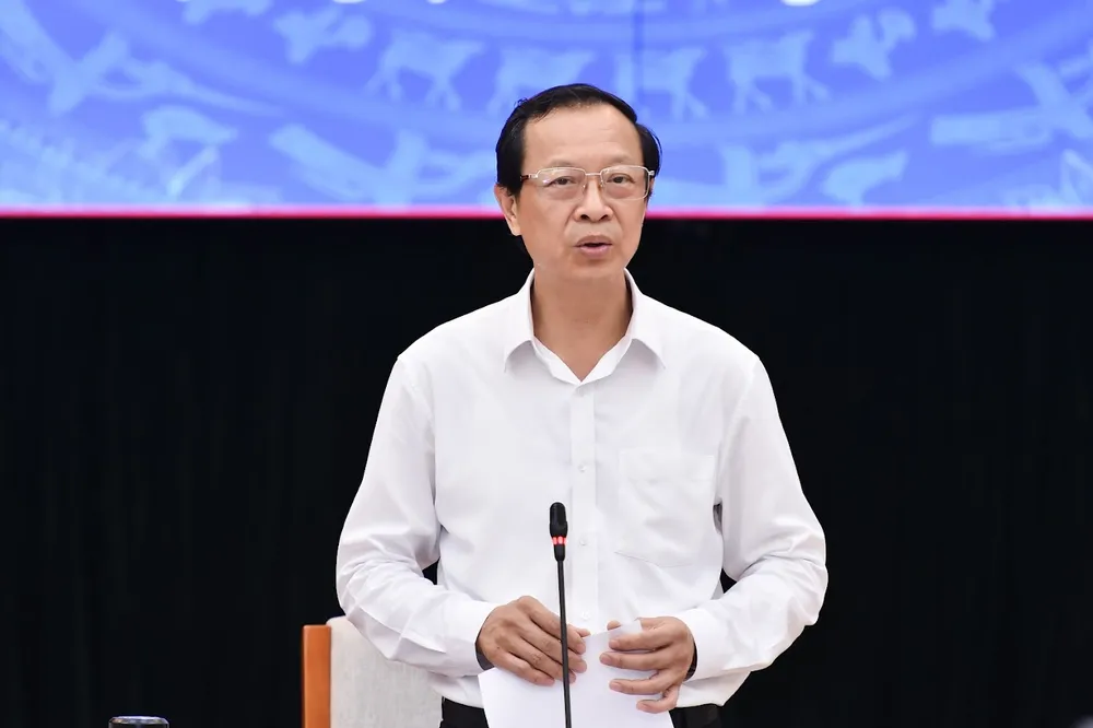 Thứ trưởng Bộ GD&ĐT Phạm Ngọc Thưởng chủ trì Tọa đàm.jpg