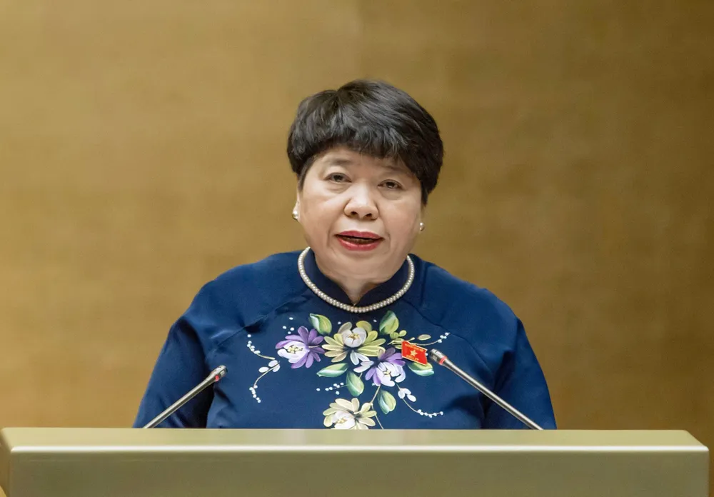 Chủ nhiệm Ủy ban Xã hội của Quốc hội trình bày Báo cáo thẩm tra về kết quả thực hiện các mục tiêu quốc gia về bình đẳng giới năm 2023.jpg