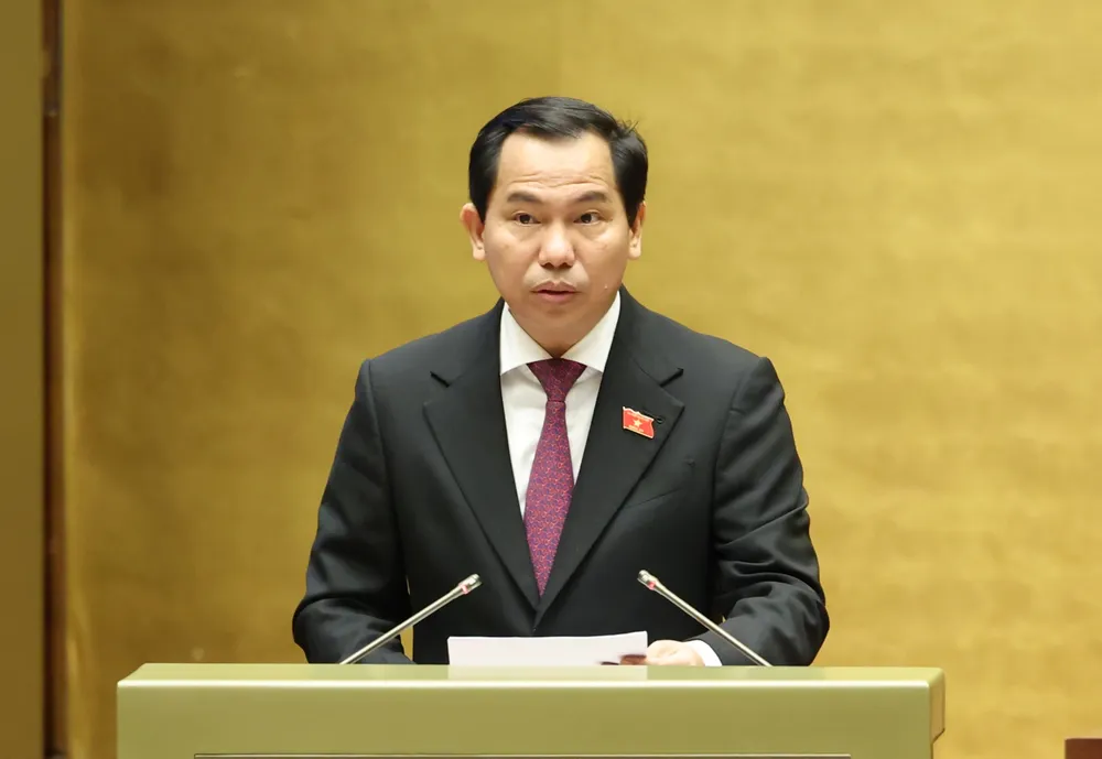 Chủ nhiệm Ủy ban Tài chính, Ngân sách của Quốc hội Lê Quang Mạnh trình bày báo cáo thẩm tra quyết toán NSNN năm 2022, chiều 30-5. Ảnh QUANG PHÚC.jpg