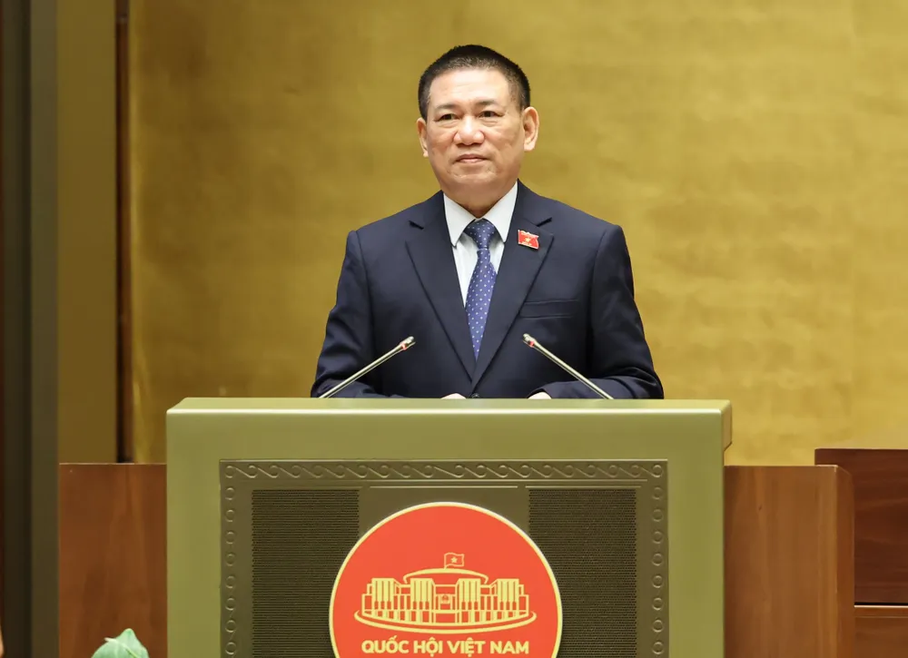 ộ trưởng Bộ Tài chính Hồ Đức Phớc trình bày báo cáo quyết toán ngân sách nhà nước, chiều 30-5. Ảnh QUANG PHÚC.jpg