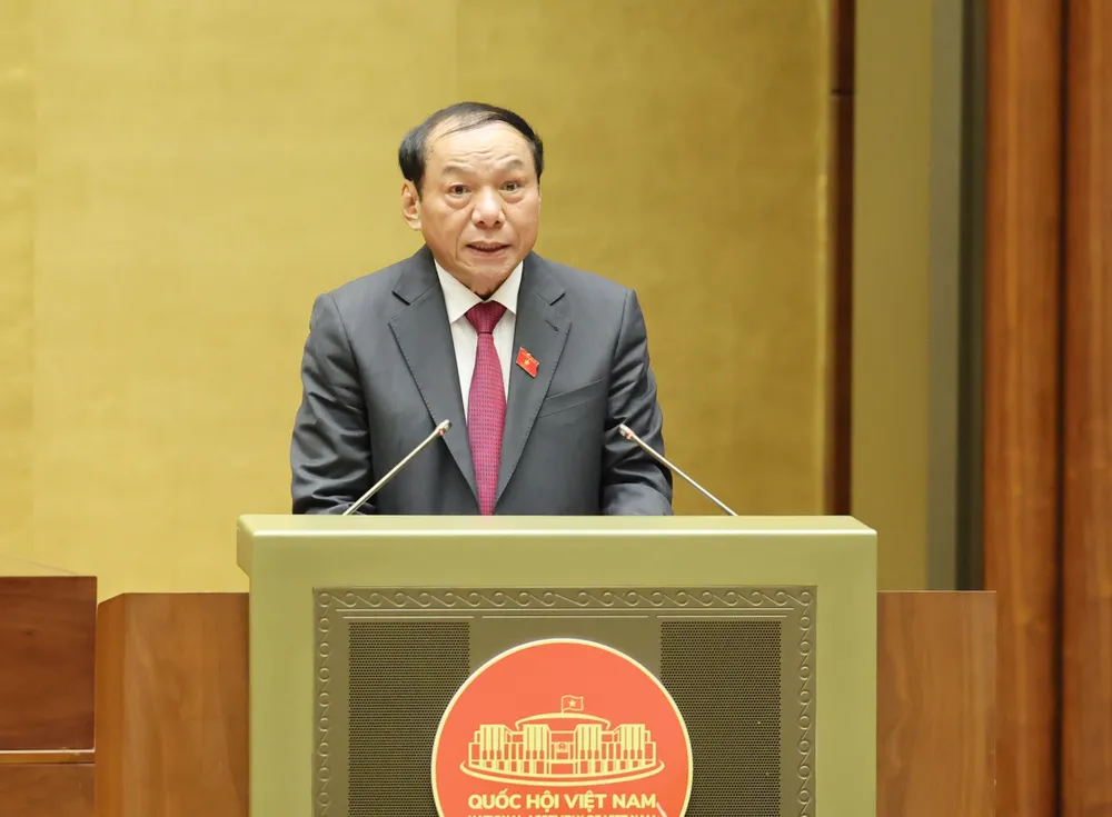 1 Bộ trưởng Bộ Văn hóa, Thể thao và Du lịch Nguyễn Văn Hùng trình bày Tờ trình về chủ trương đầu tư Chương trình mục tiêu quốc gia về phát triển văn hóa giai đoạn 2025 - 2035.jpg