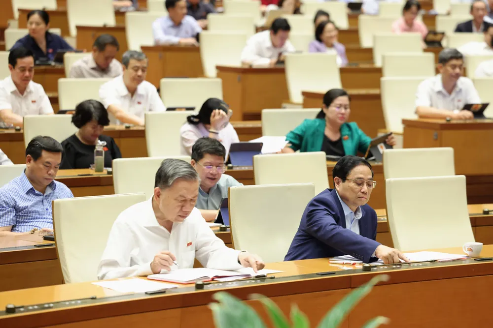 Đại biểu bấm nút.jpg