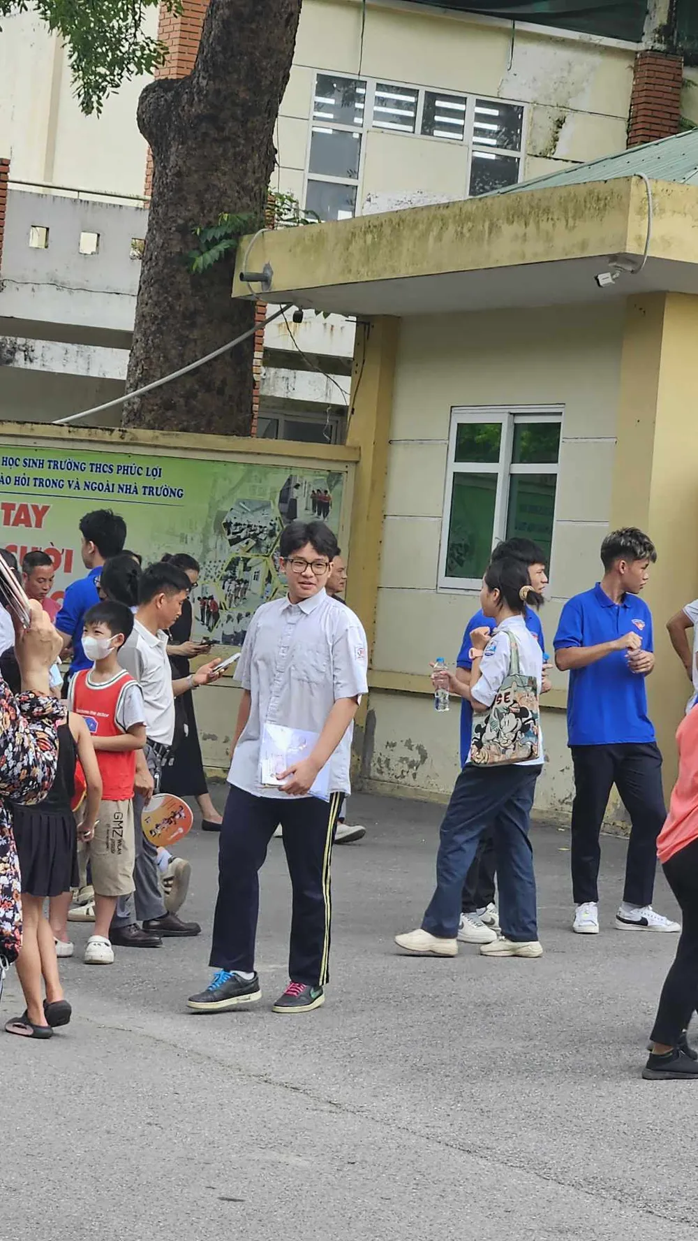 thí sinh ra ohongf thi.jpg