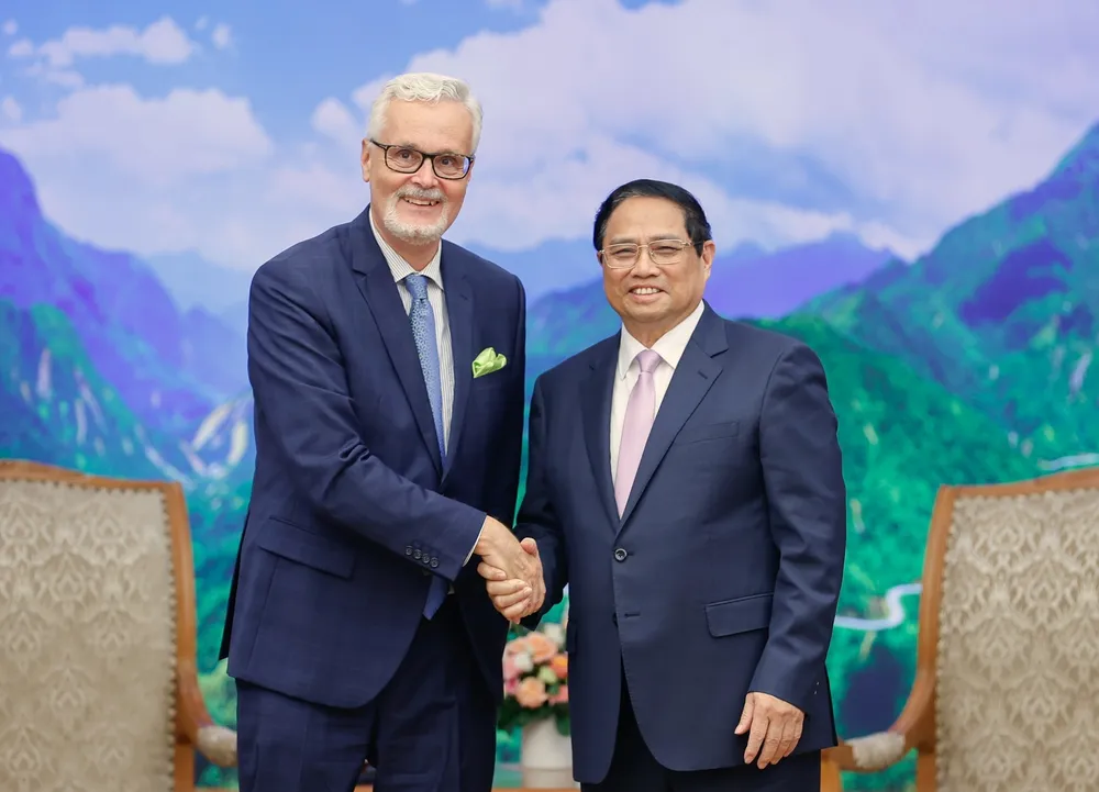 Thủ tướng Phạm Minh Chính tiếp Ngài Guido Hildner, Đại sứ Đặc mệnh toàn quyền Cộng hòa Liên bang Đức tại Việt Nam, chiều 12-6. Ảnh VIẾT CHUNG.jpg