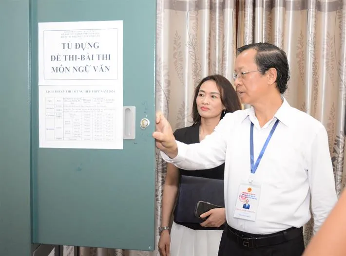 Thứ trưởng Phạm Ngọc Thưởng kiểm tra điều kiện tổ chức tại các điểm thi tỉnh Vĩnh Phúc