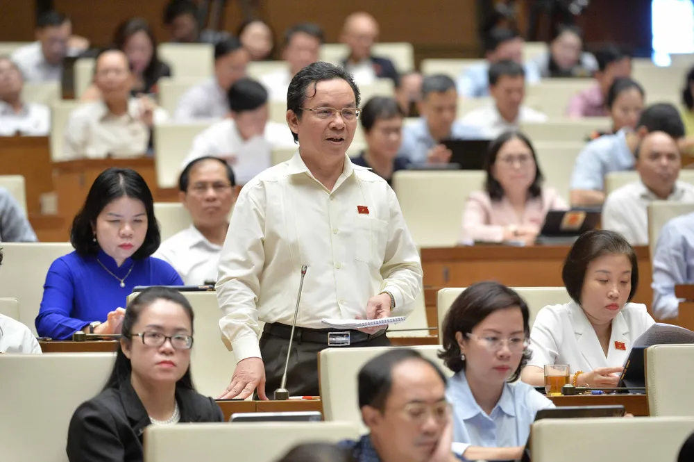 ĐBQH Hoàng Văn Cường (Hà Nội) phát biểu.jpg