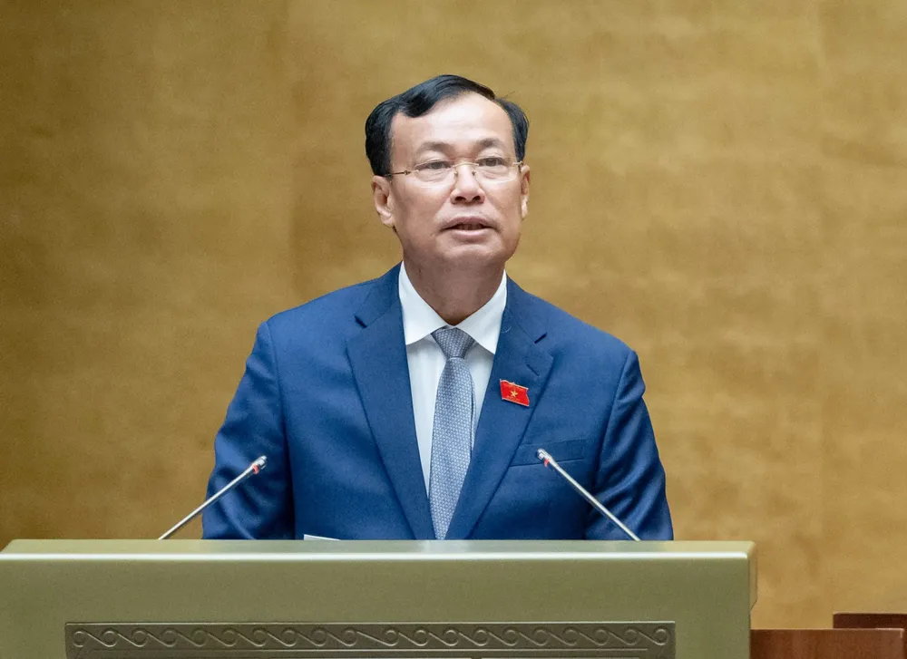 Chủ nhiệm Ủy ban Quốc phòng và An ninh của Quốc hội Lê Tấn Tới trình bày Báo cáo giải trình, tiếp thu, chỉnh lý dự thảo Luật sửa đổi, bổ sung một số điều của Luật Cảnh vệ.jpg