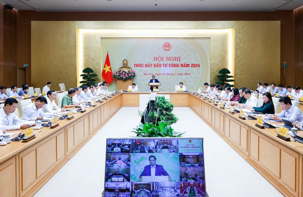 hủ tướng Phạm Minh Chính chủ trì và phát biểu tại Phiên họp thứ 8 của Ban chỉ đạo Cải cách hành chính của Chính phủ, sáng 15-7. Ảnh VIẾT CHUNG.jpg