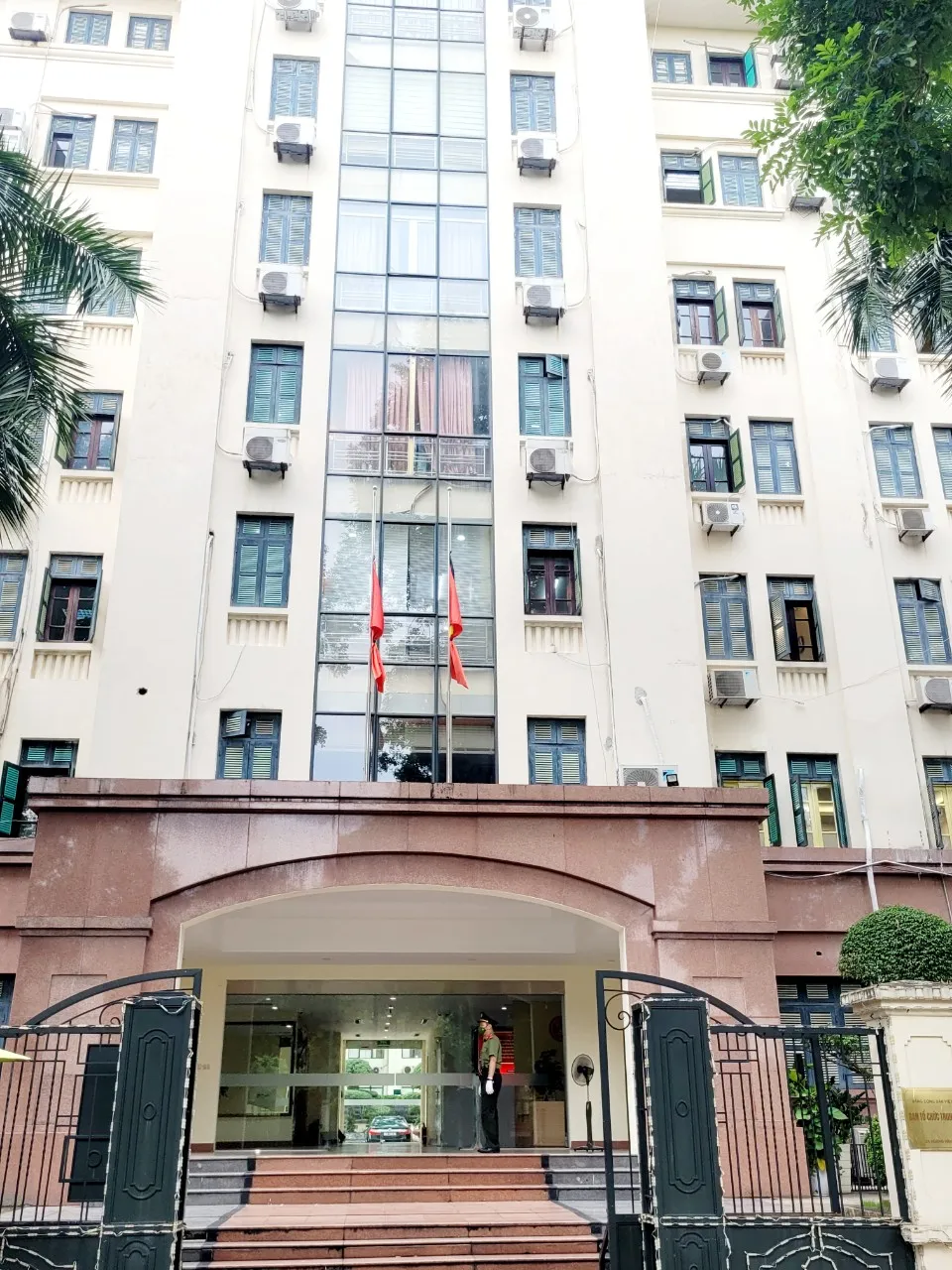 Ban tô chiwcs TƯ.jpg