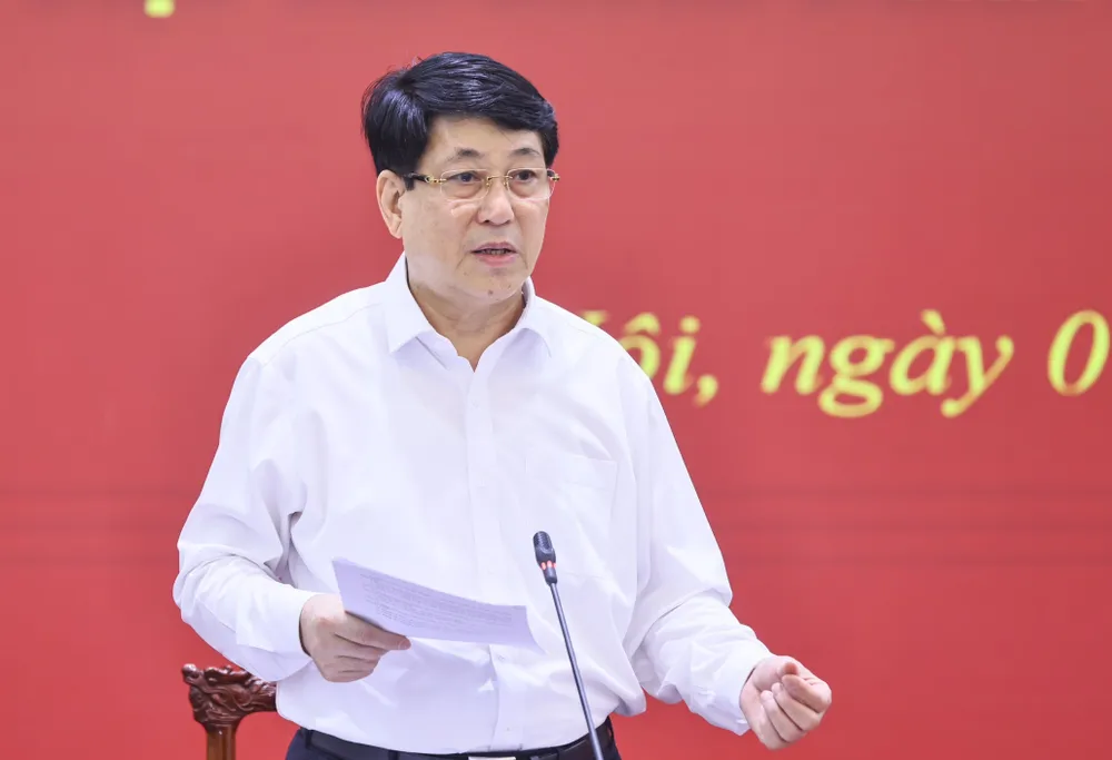 Đồng chí Lương Cường, Ủy viên Bộ Chính trị, Thường trực Ban Bí thư phát biểu tại cuộc làm việc với Đảng đoàn MTTQ Việt Nam, sáng 7-8. Ảnh VIẾT CHUNG.jpg