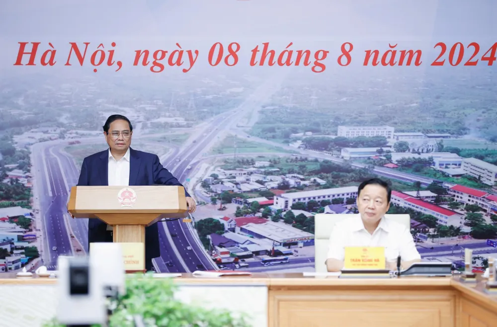 hủ tướng Phạm Minh Chính chủ trì và phát biểu tại phiên họp thứ 13 của Ban Chỉ đạo Nhà nước các công trình, dự án quan trọng quốc gia, trọng điểm ngành GTVT, sáng 8-8. Ảnh VIẾT CHUNG.jpg