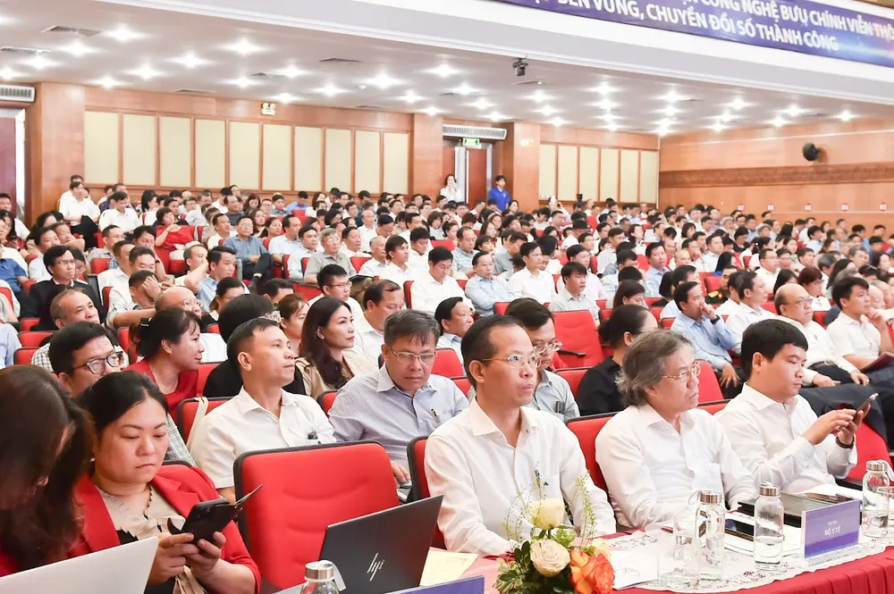 Đông đảo đại diện các trường ĐH-CĐ trong cả nước dự Hội nghị giáo dục đại học ngày 9-8