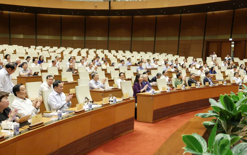 Các đại biểu dự phiên chất vấn, sáng 21-8. Ảnh QUANG PHÚC.jpg